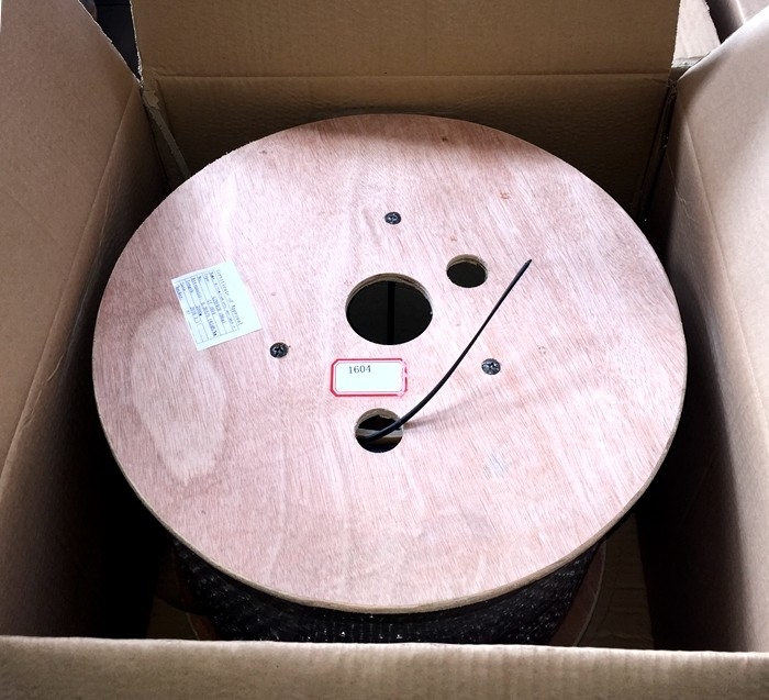 GJYFXCH FTTH Fiber Optic Cable With LSZH Sheath FRP Strength Member