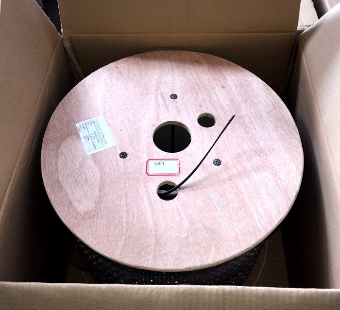 GJYFXCH FTTH Fiber Optic Cable With LSZH Sheath FRP Strength Member